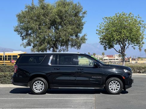Used 2022 Chevrolet Suburban LT AWD/4WD image 2