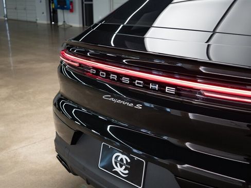 Used 2025 Porsche Cayenne S image 38