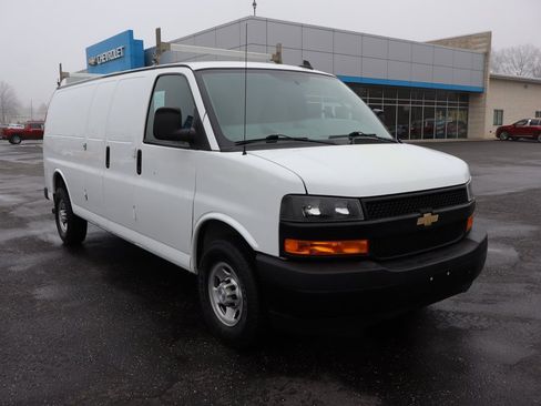 Used 2018 Chevrolet Express 2500 Extended image 2