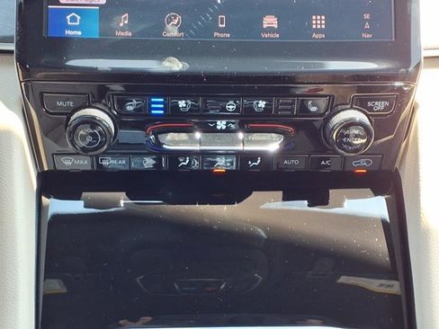 New 2025 Jeep Grand Cherokee L Limited w/ Luxury Tech Group II image 9