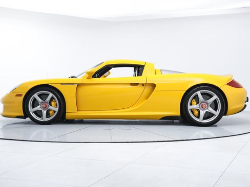 Used 2005 Porsche Carrera GT RWD image 3