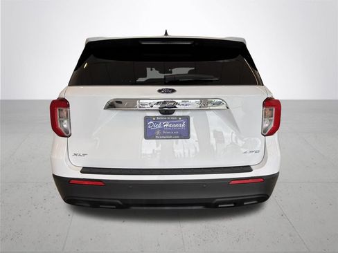 Used 2024 Ford Explorer XLT AWD/4WD image 8