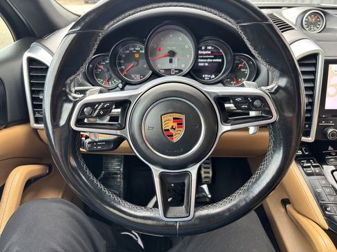 Used 2017 Porsche Cayenne S w/ Premium Plus Package AWD/4WD image 24