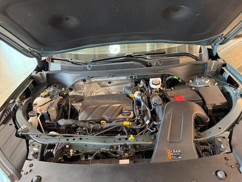 Used 2025 Chevrolet Trax LT FWD image 31