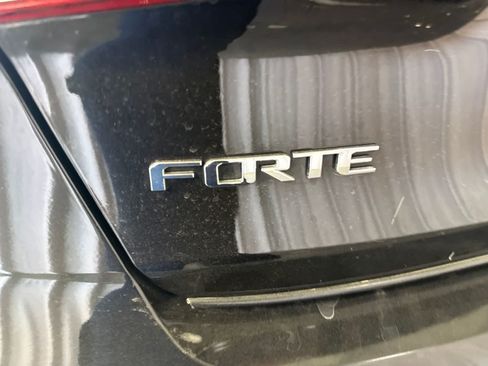 Used 2017 Kia Forte LX FWD image 13