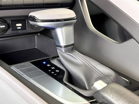 Used 2024 Hyundai Elantra SEL image 19