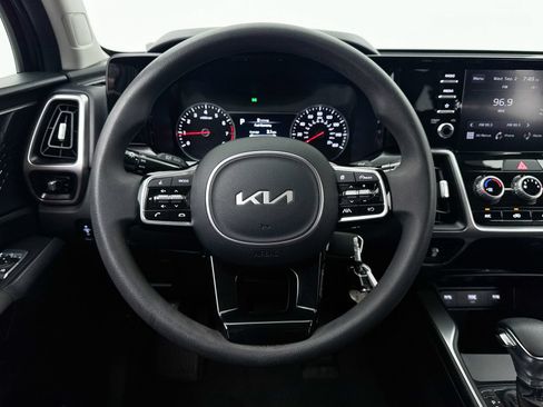 Used 2023 Kia Sorento LX FWD image 3