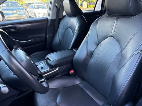 Used 2022 Toyota Highlander Limited image 27