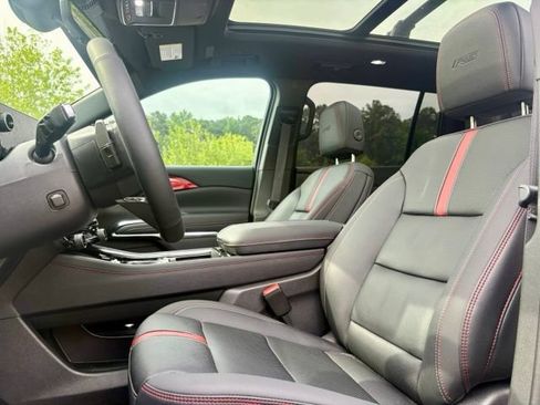 Used 2026 Chevrolet Traverse RS FWD image 27