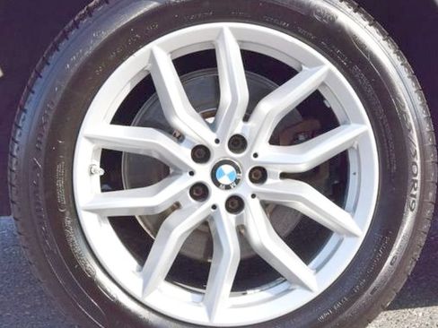 Used 2023 BMW X5 xDrive40i w/ Premium Package AWD/4WD image 38