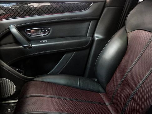 Used 2020 Bentley Bentayga V8 image 34