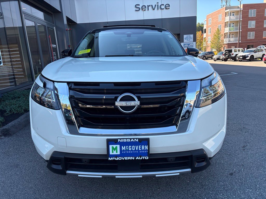 Certified 2023 Nissan Pathfinder Platinum w/ Cargo Package AWD/4WD image 3