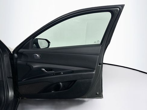 Used 2025 Hyundai Elantra SEL image 33