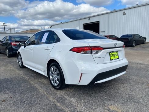 Used 2022 Toyota Corolla LE image 4