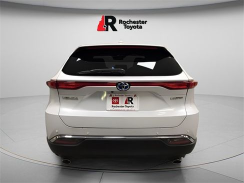 Used 2024 Toyota Venza Limited image 4