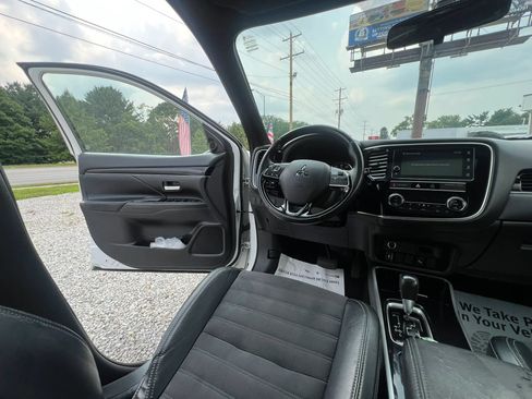 Used 2019 Mitsubishi Outlander SEL AWD/4WD image 14