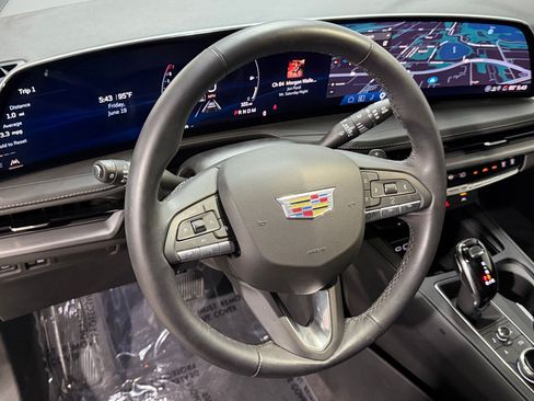 Used 2024 Cadillac XT4 Premium Luxury FWD image 13