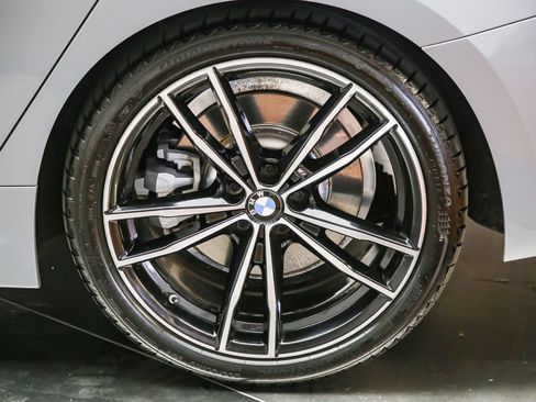 Used 2024 BMW 330i Sedan w/ M Sport Package RWD image 11