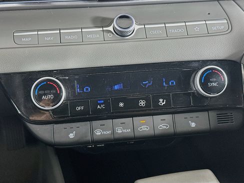 Used 2025 Hyundai Elantra SEL FWD image 24