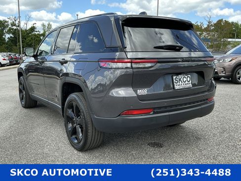Used 2024 Jeep Grand Cherokee Altitude image 3