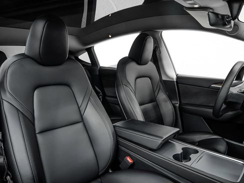 Used 2023 Tesla Model Y Long Range image 21