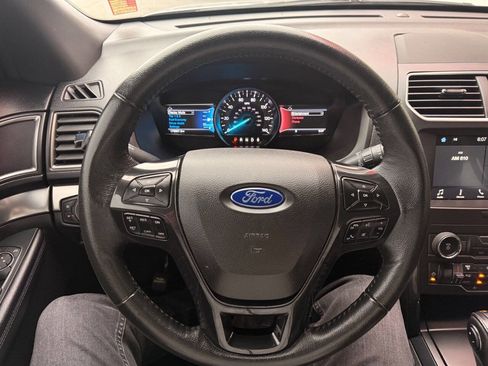 Used 2018 Ford Explorer XLT w/ Equipment Group 201A image 14