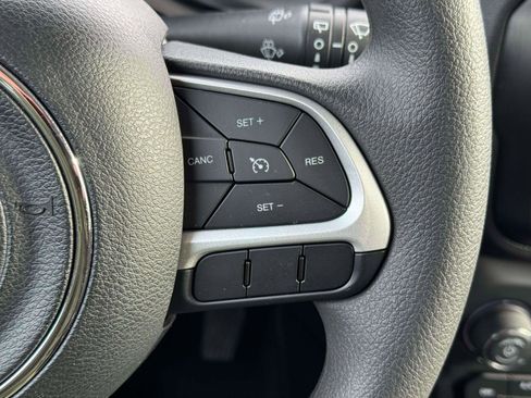 Used 2023 Jeep Renegade Latitude image 18