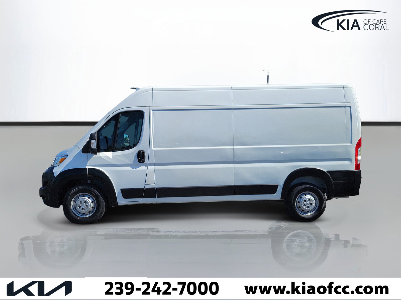 Used 2023 RAM ProMaster 2500 FWD image 4