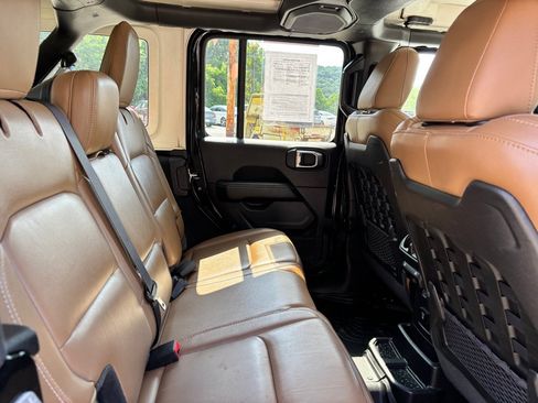 Used 2020 Jeep Wrangler Unlimited Rubicon w/ Cold Weather Group AWD/4WD image 13