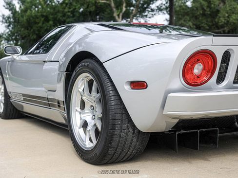 Used 2005 Ford GT RWD image 62