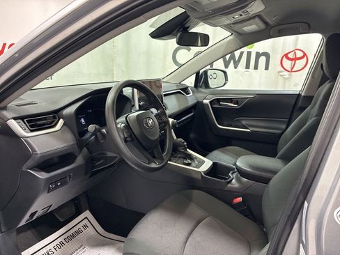 Used 2025 Toyota RAV4 XLE AWD/4WD image 25