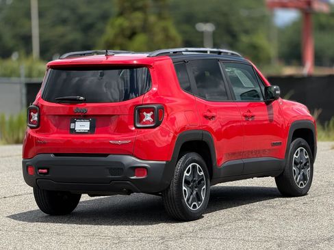 Used 2015 Jeep Renegade Trailhawk w/ Popular Equipment Group AWD/4WD image 9
