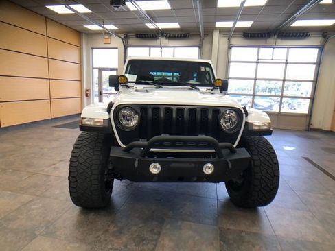Used 2022 Jeep Wrangler Rubicon AWD/4WD image 2