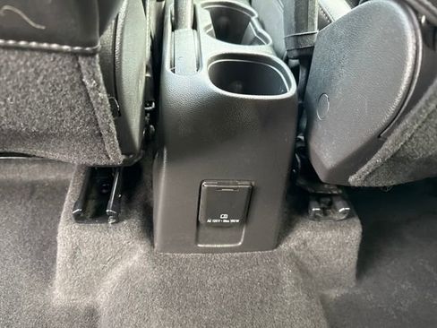 Used 2022 Chevrolet Trax LT w/ LT Convenience Package image 21