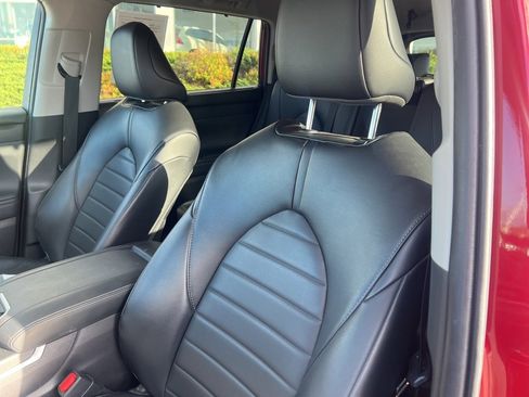 Used 2022 Toyota Highlander XLE image 14