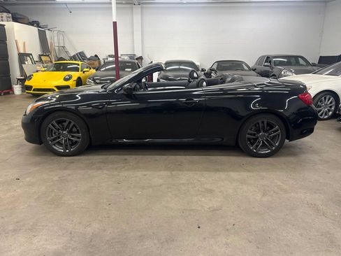 Used 2010 INFINITI G37 Convertible w/ Premium Pkg RWD image 2