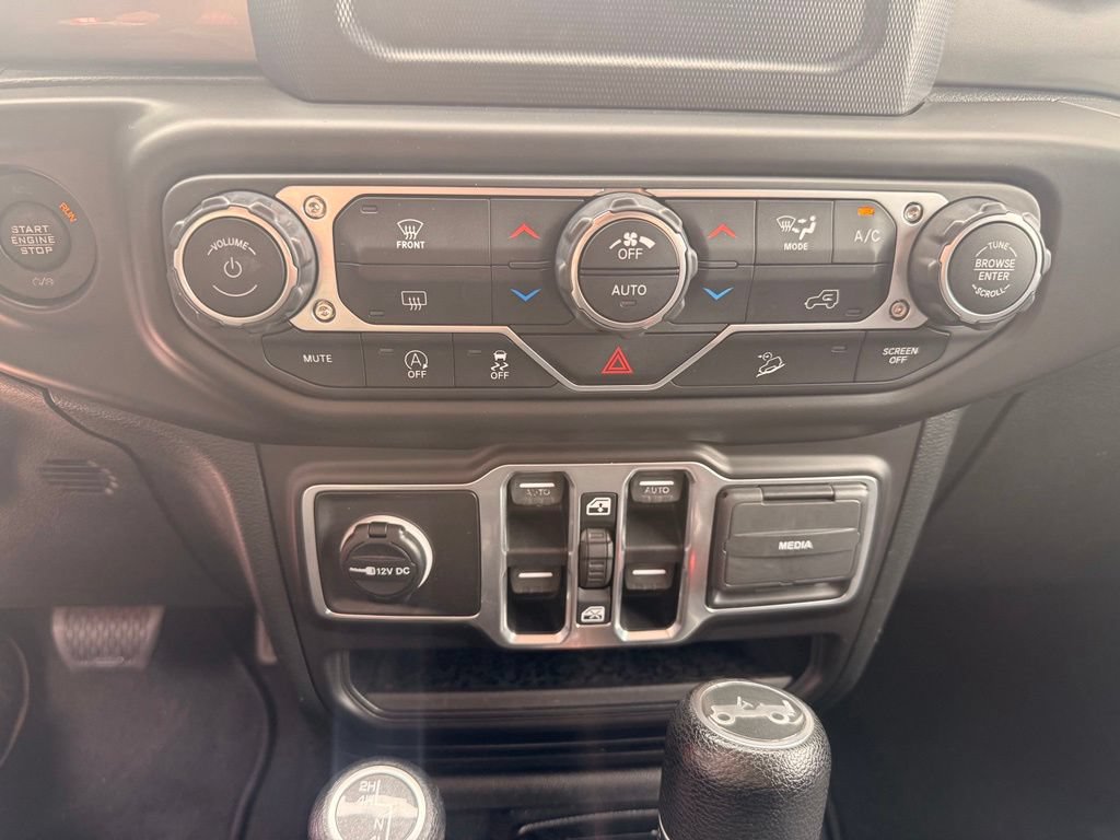 Used 2018 Jeep Wrangler Unlimited Sahara AWD/4WD image 25