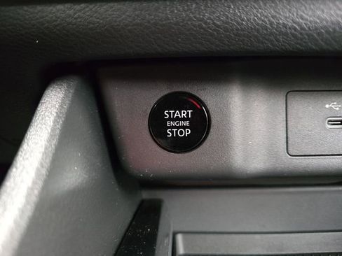 Used 2025 Nissan Rogue SV FWD image 32
