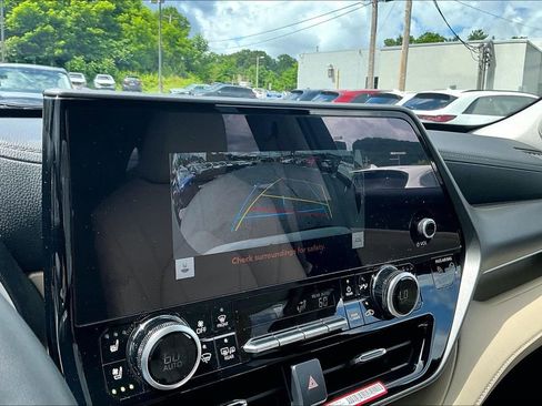 Used 2025 Toyota Highlander Limited AWD/4WD image 21