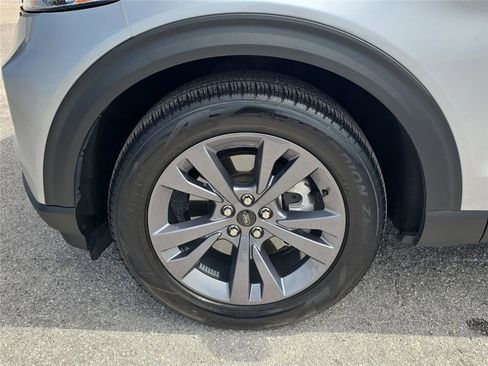 Used 2023 Ford Explorer XLT w/ Equipment Group 202A image 12