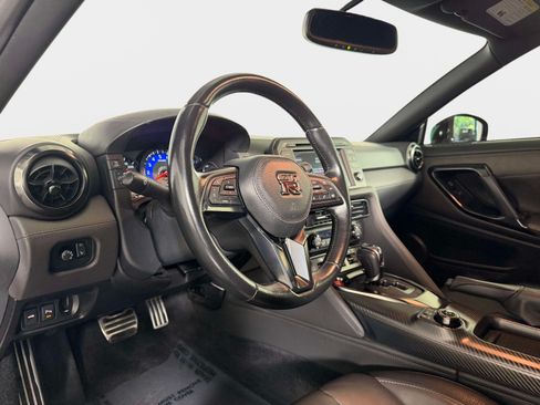 Used 2021 Nissan GT-R Premium AWD/4WD image 33