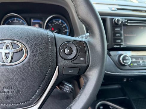 Used 2018 Toyota RAV4 XLE AWD/4WD image 17