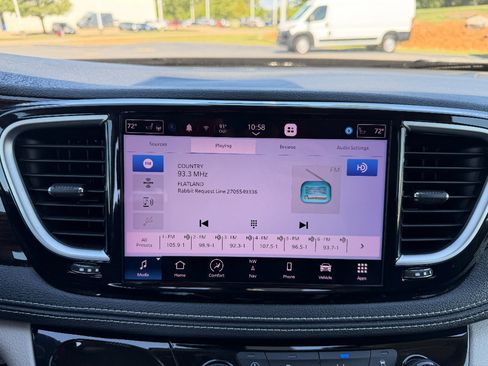 Used 2023 Chrysler Pacifica Limited FWD image 33
