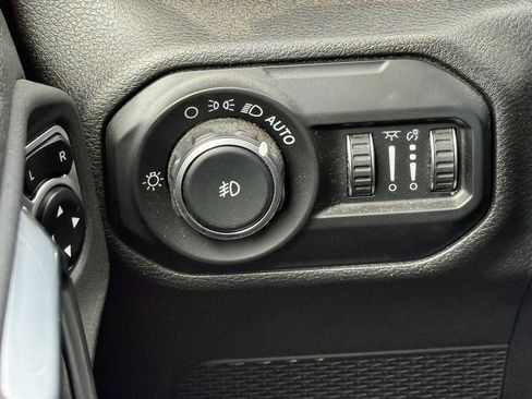 Used 2020 Jeep Wrangler Sport AWD/4WD image 19