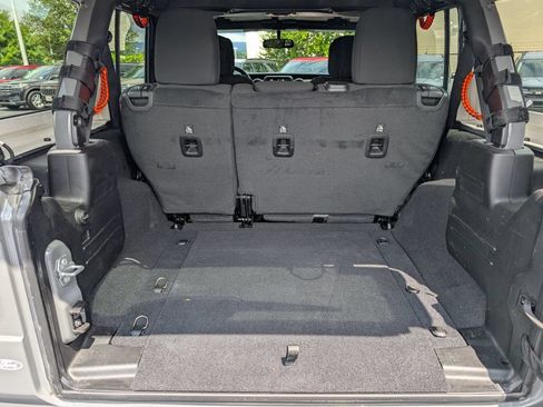 Used 2019 Jeep Wrangler Unlimited Sport S AWD/4WD image 9