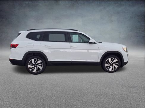 Used 2025 Volkswagen Atlas SE FWD image 9