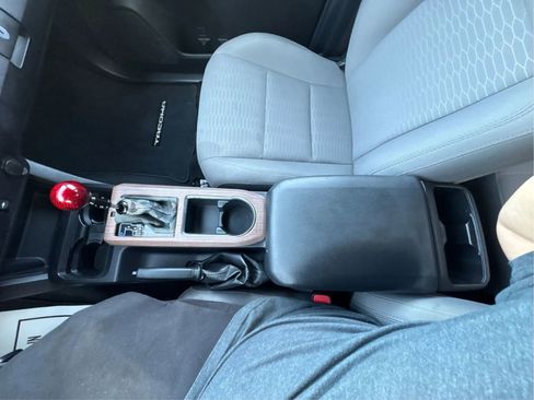 Used 2017 Toyota Tacoma SR5 w/ Tow Package AWD/4WD image 20