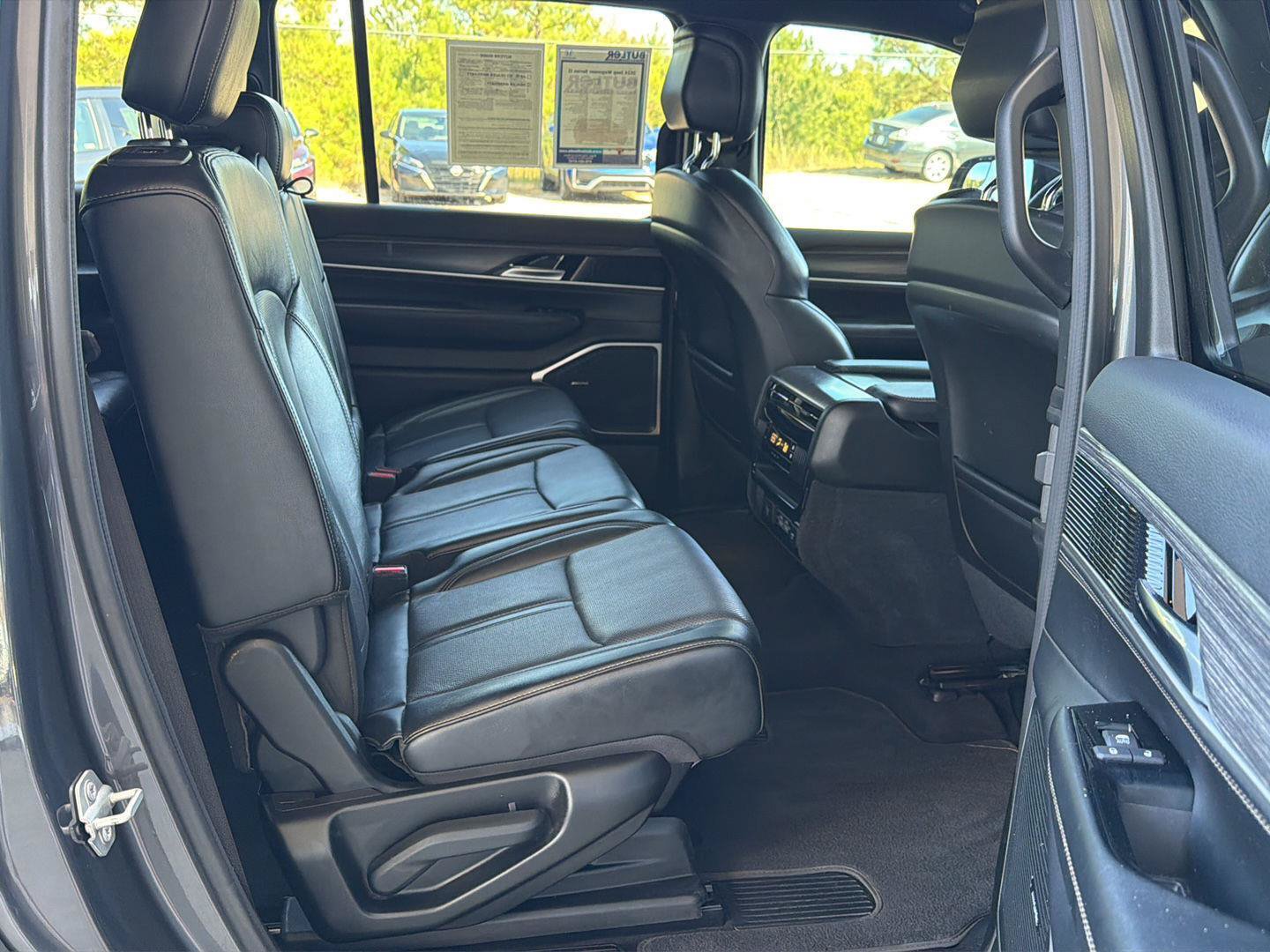 Used 2024 Jeep Wagoneer Series II w/ Flexible Seating Group RWD image 14