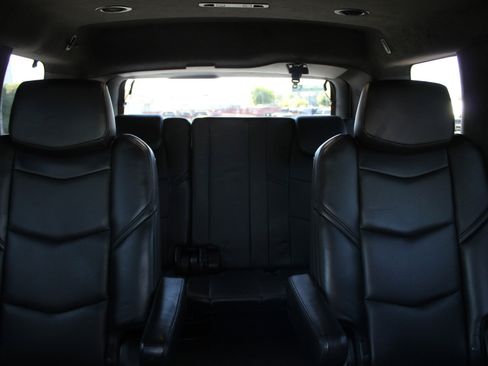 Used 2018 Cadillac Escalade Platinum AWD/4WD image 41