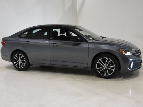 Used 2024 Volkswagen Jetta Sport FWD image 4